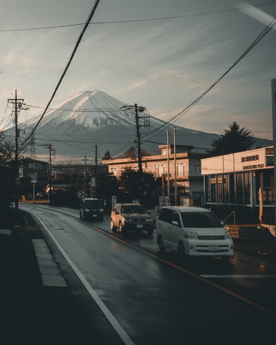 The car on the road
